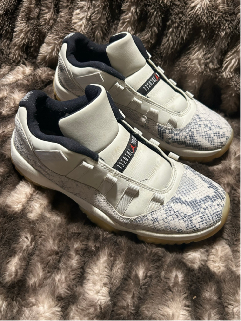 Men's Jordan 11 Low Snakeskin Sneakers White Grey Size 9